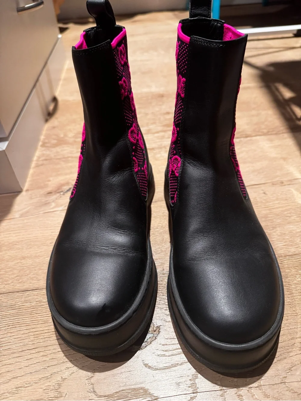 Gucci Black Leather Chelsea Boots with Pink GG Elastic Panels Black and fusia